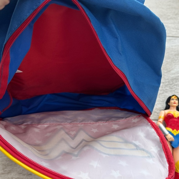 Used!Wonder Woman Backpack and Accessories - Picture 6 of 14